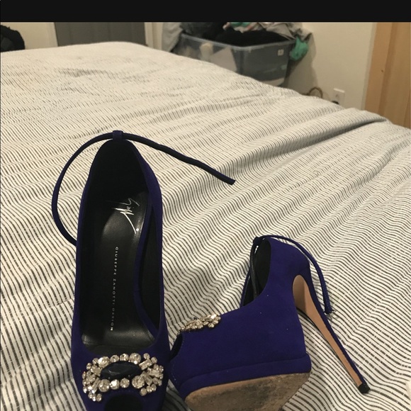 Pregnant can’t wear them - Picture 2 of 8